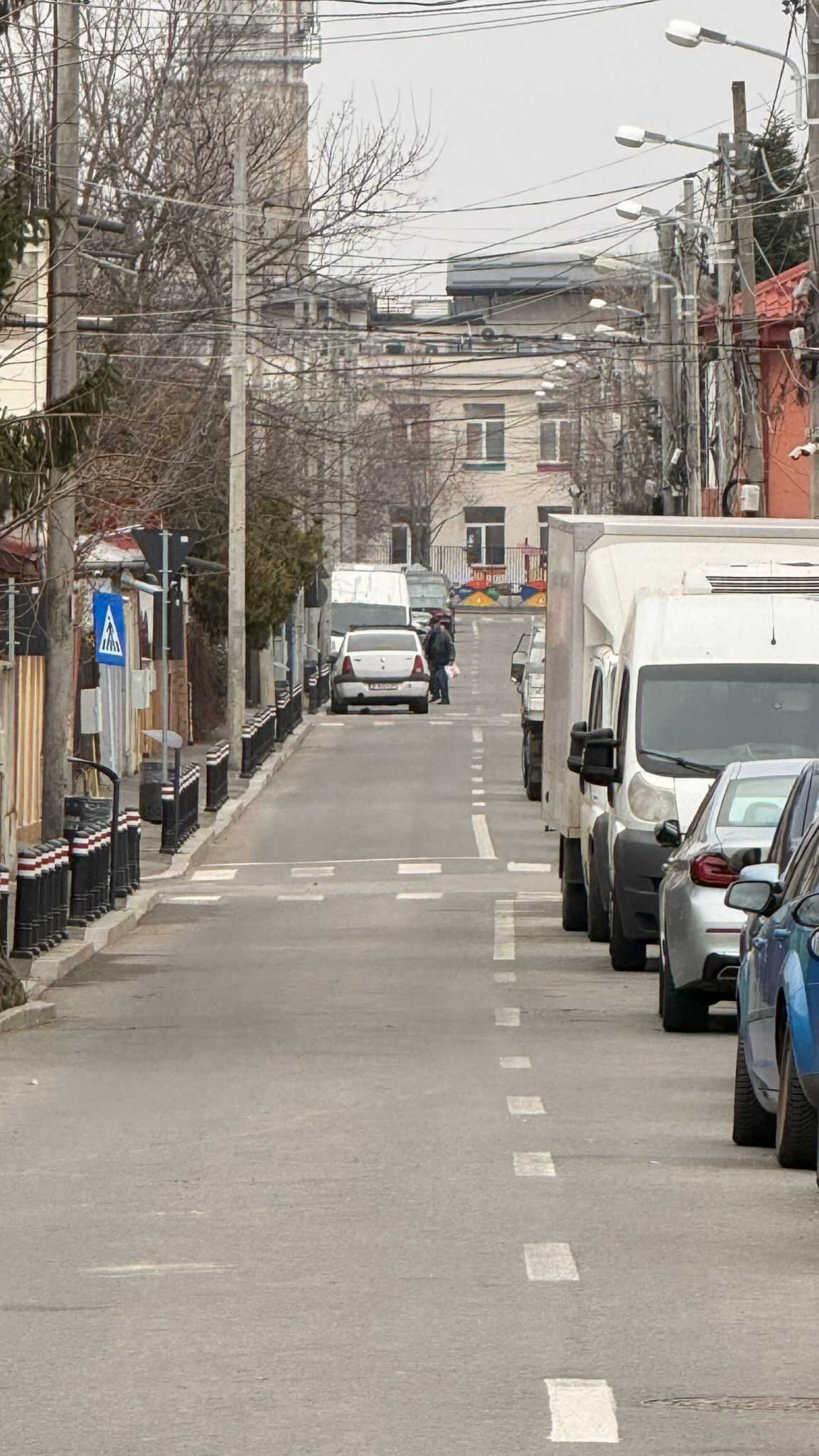 Strada liniștită lângă Școala și Grădinița nr. 41 – Colentina București