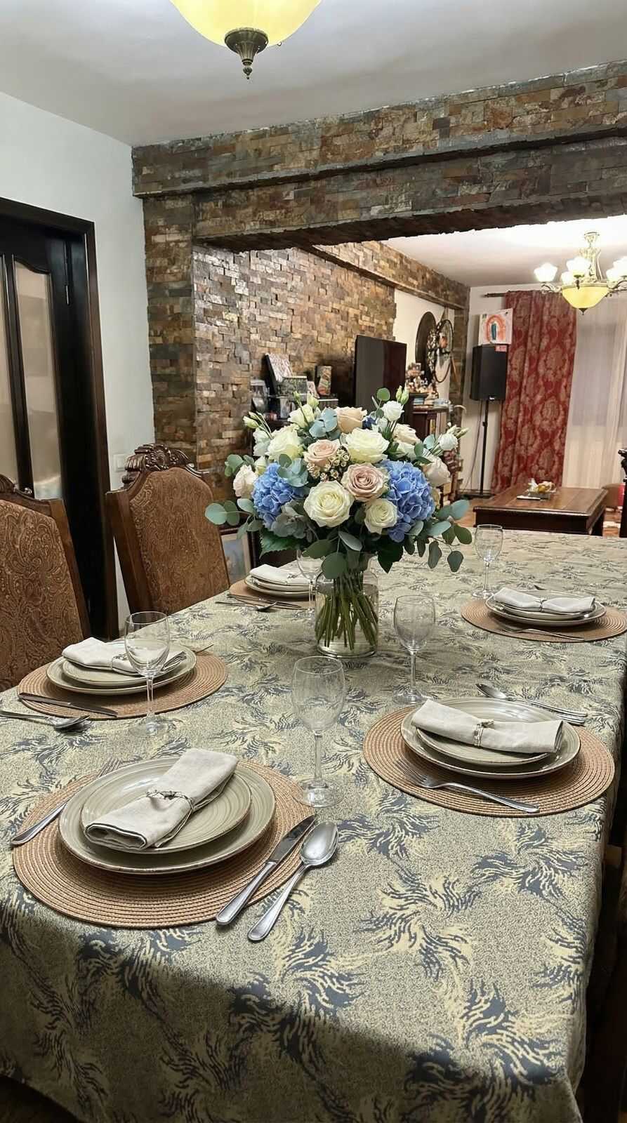 Living și dining în casa de vânzare din Colentina